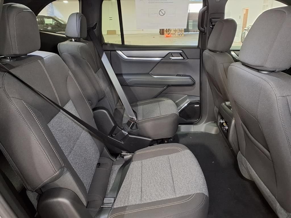 Used 2026 GMC Acadia Elevation FWD image 7