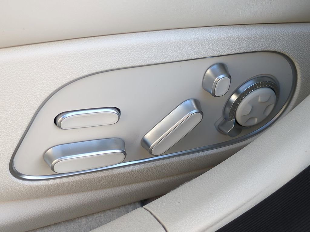 Used 2025 Genesis G90 3.5T image 17