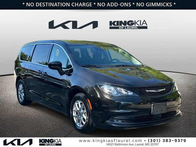 Used 2023 Chrysler Voyager LX FWD image 1