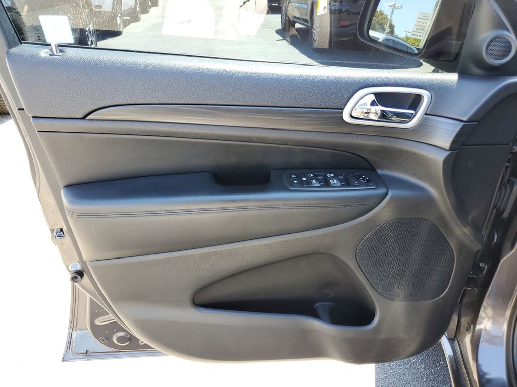 Used 2019 Jeep Grand Cherokee Altitude image 14