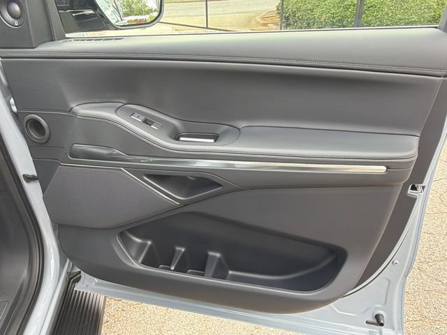 New 2027 Lincoln Navigator Premiere RWD image 16