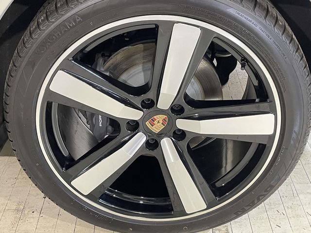 Certified 2025 Porsche Cayenne w/ Premium Package Plus image 12