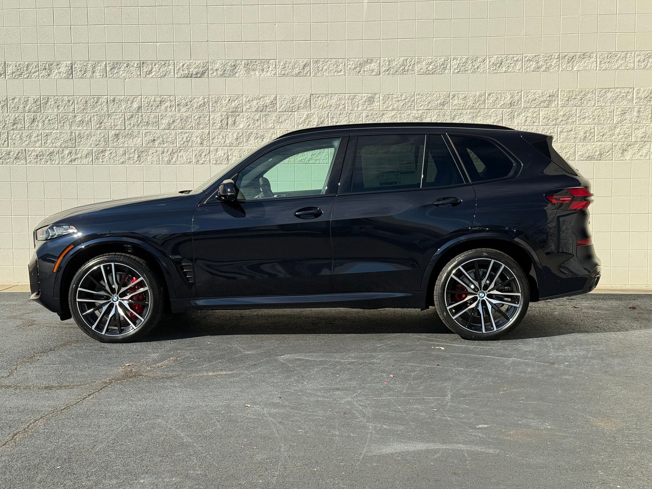 New 2026 BMW X5 M60i image 2
