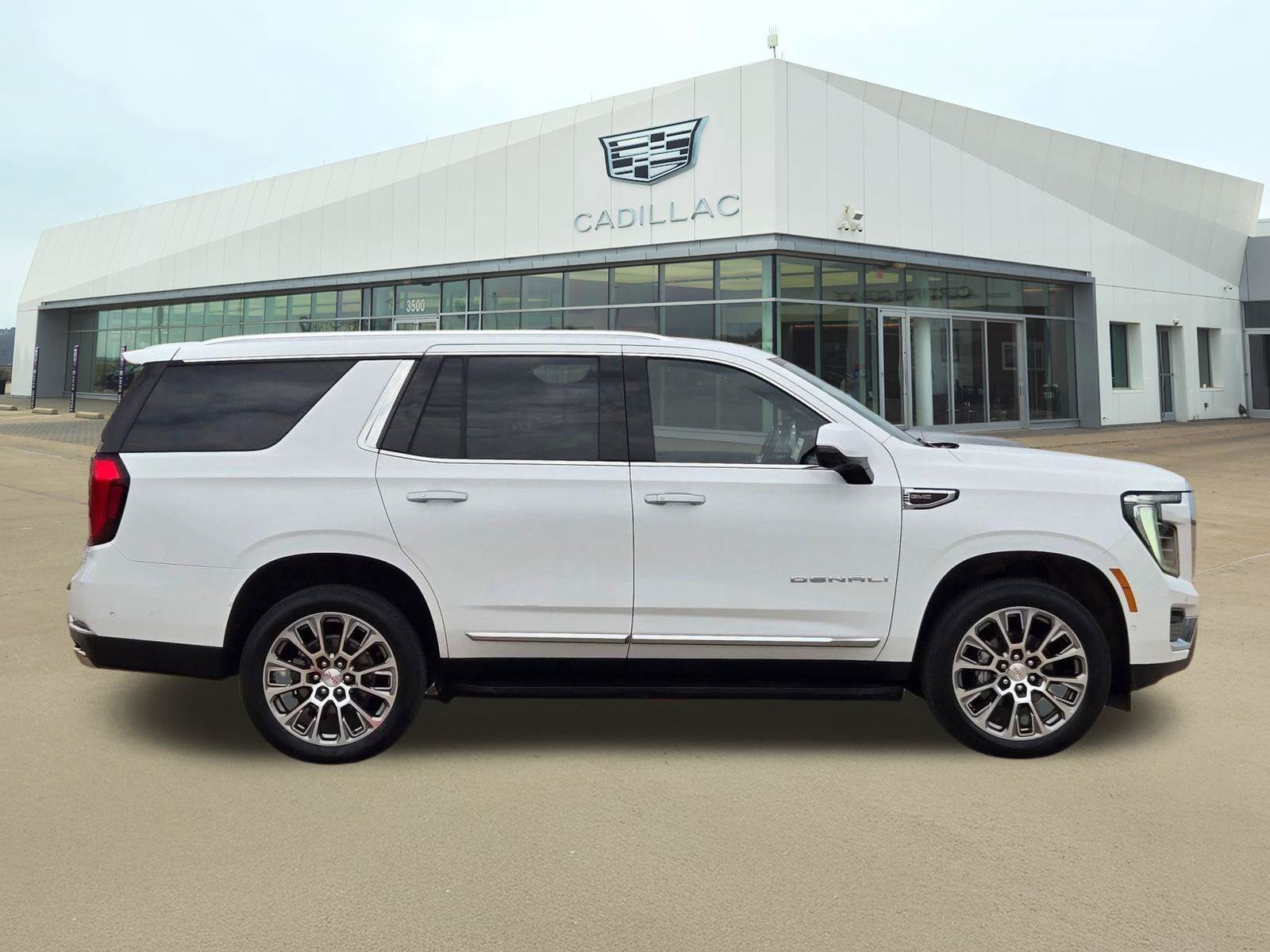 Used 2025 GMC Yukon Denali AWD/4WD image 3