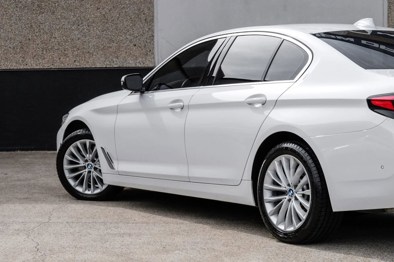 Used 2021 BMW 540i xDrive 540i xDrive Sedan 4D w/ Executive Package image 13