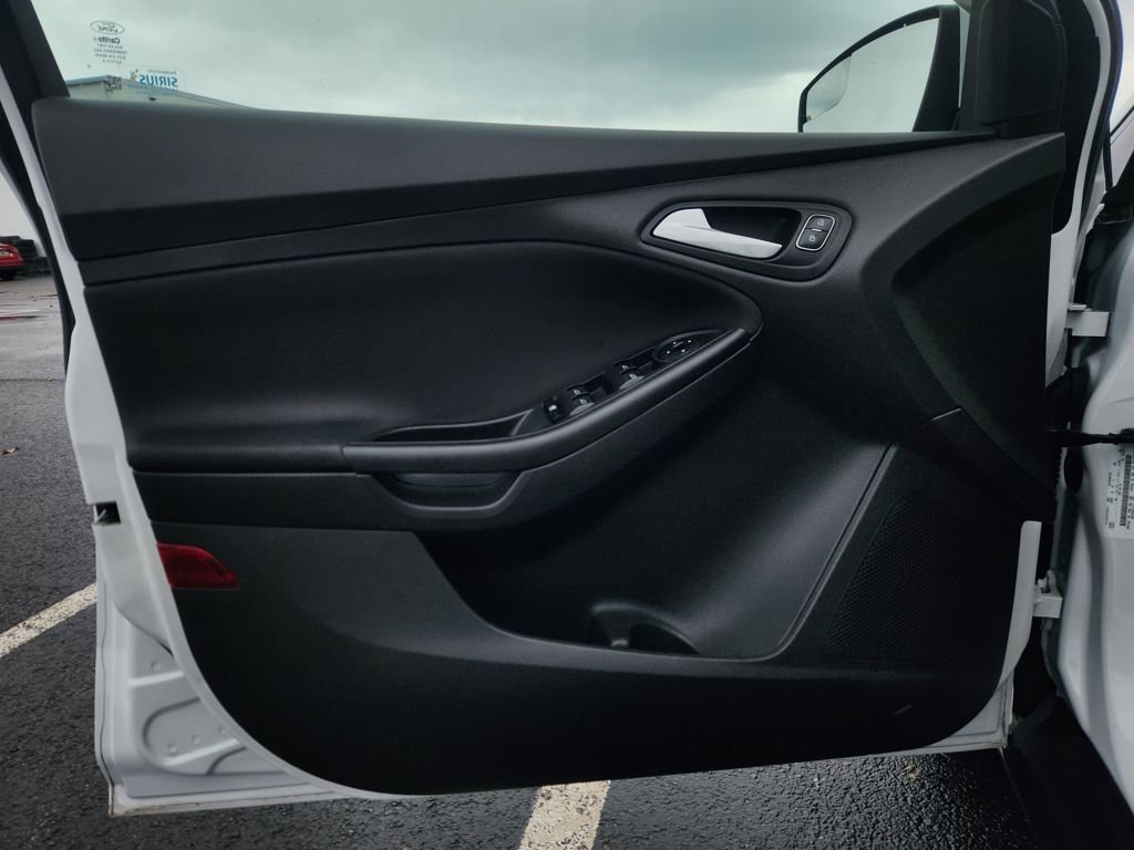 Used 2016 Ford Focus SE image 9