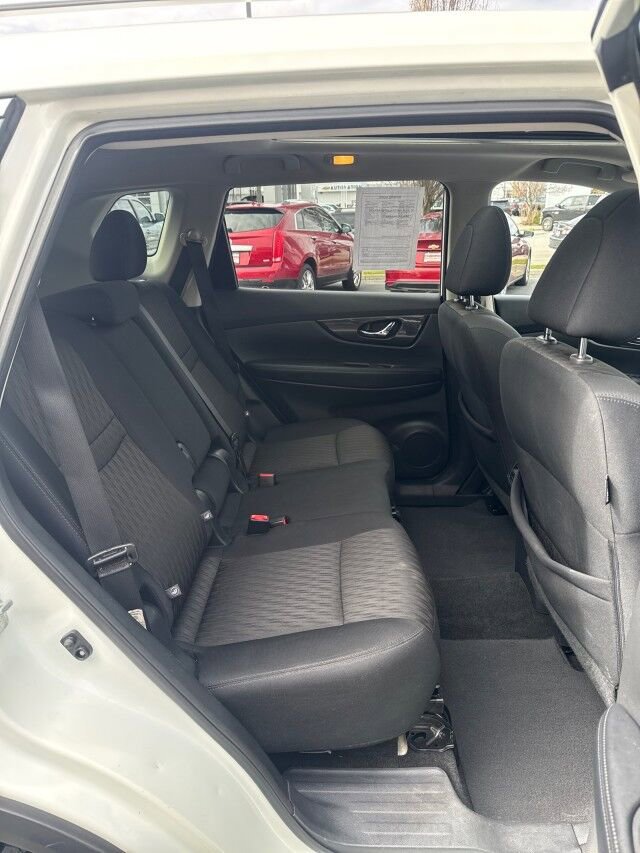 Used 2017 Nissan Rogue SV image 16
