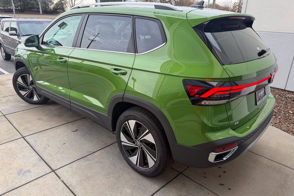 New 2026 Volkswagen Taos SE image 9