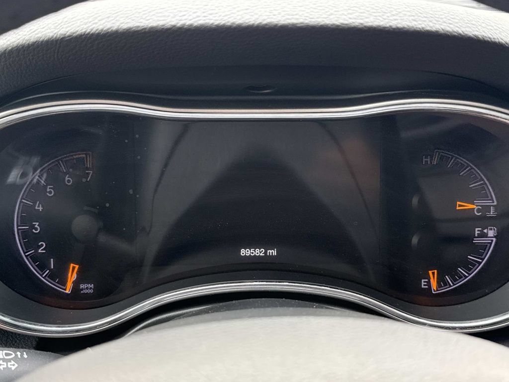 Used 2020 Jeep Grand Cherokee Limited AWD/4WD image 24
