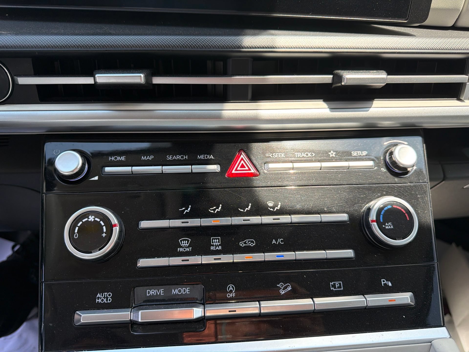 Used 2024 Hyundai Santa Fe SE FWD image 21