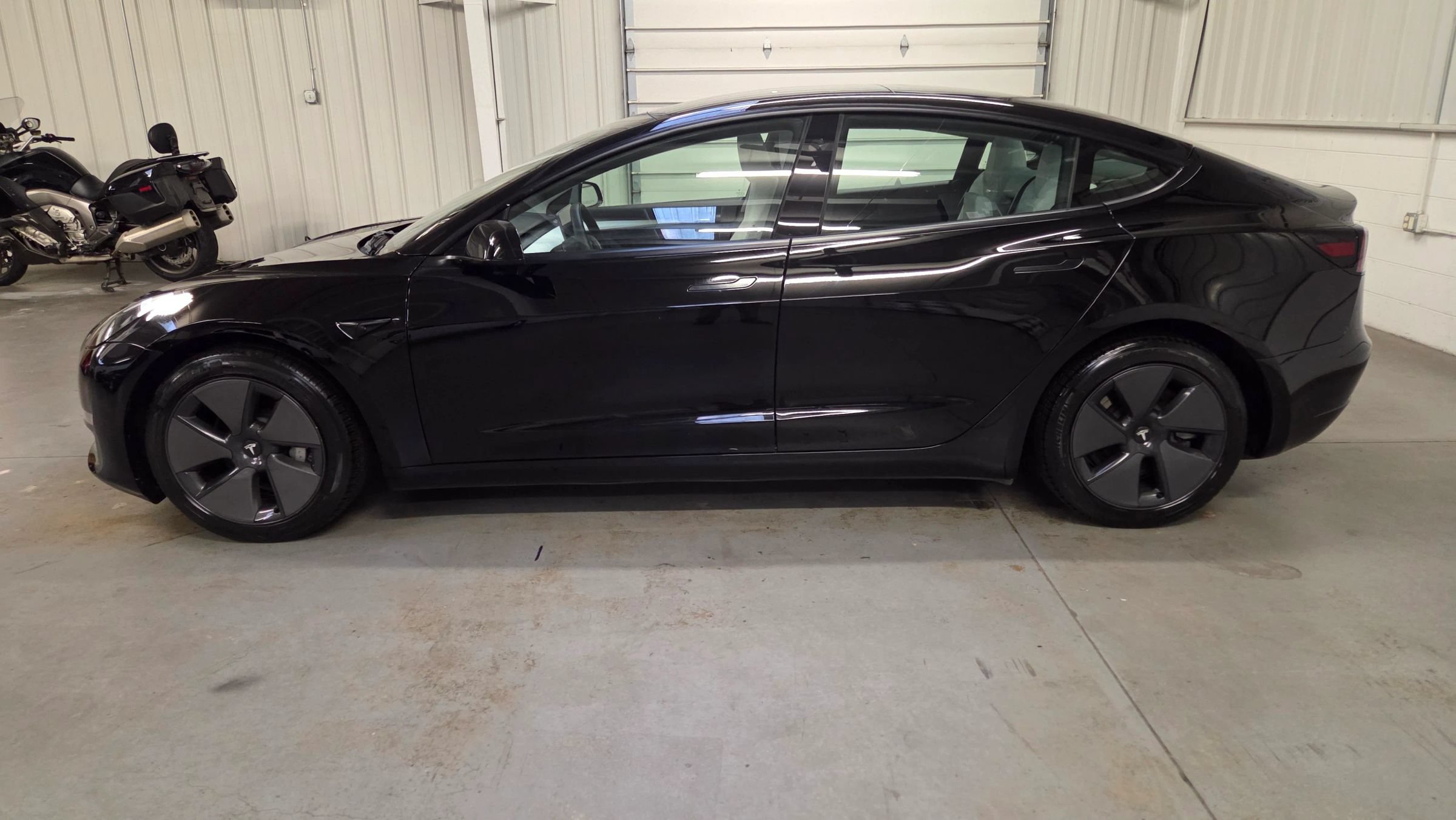 Used 2022 Tesla Model 3 Long Range AWD/4WD image 3