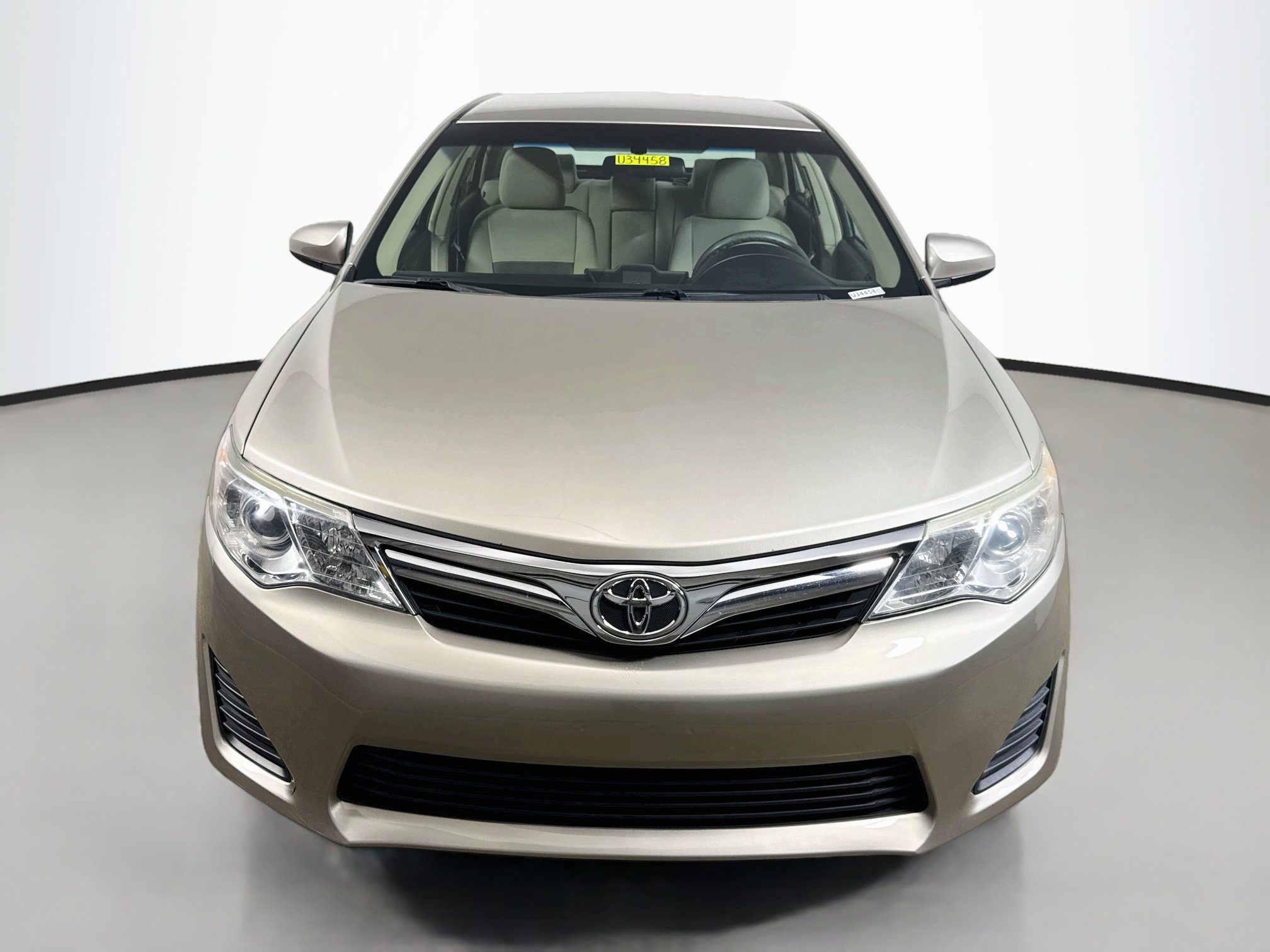 Used 2014 Toyota Camry LE FWD image 2
