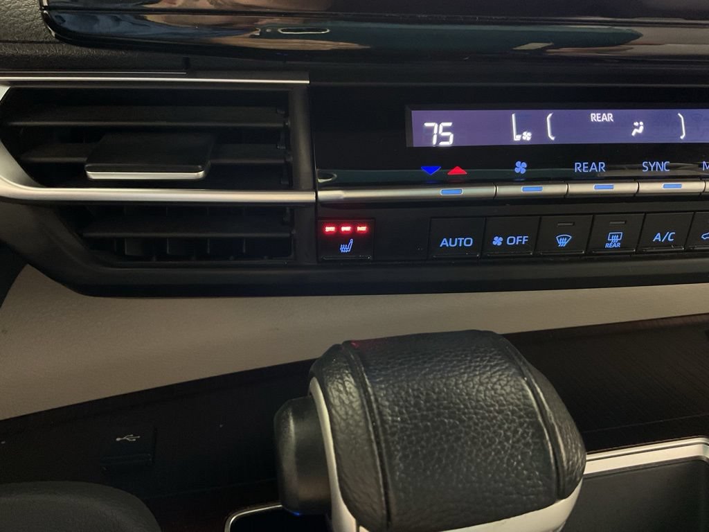 Used 2022 Toyota Sienna XLE FWD image 4