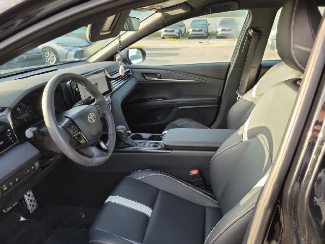 Used 2026 Toyota Camry Hybrid w/ Multimedia Upgrade Package FWD image 11