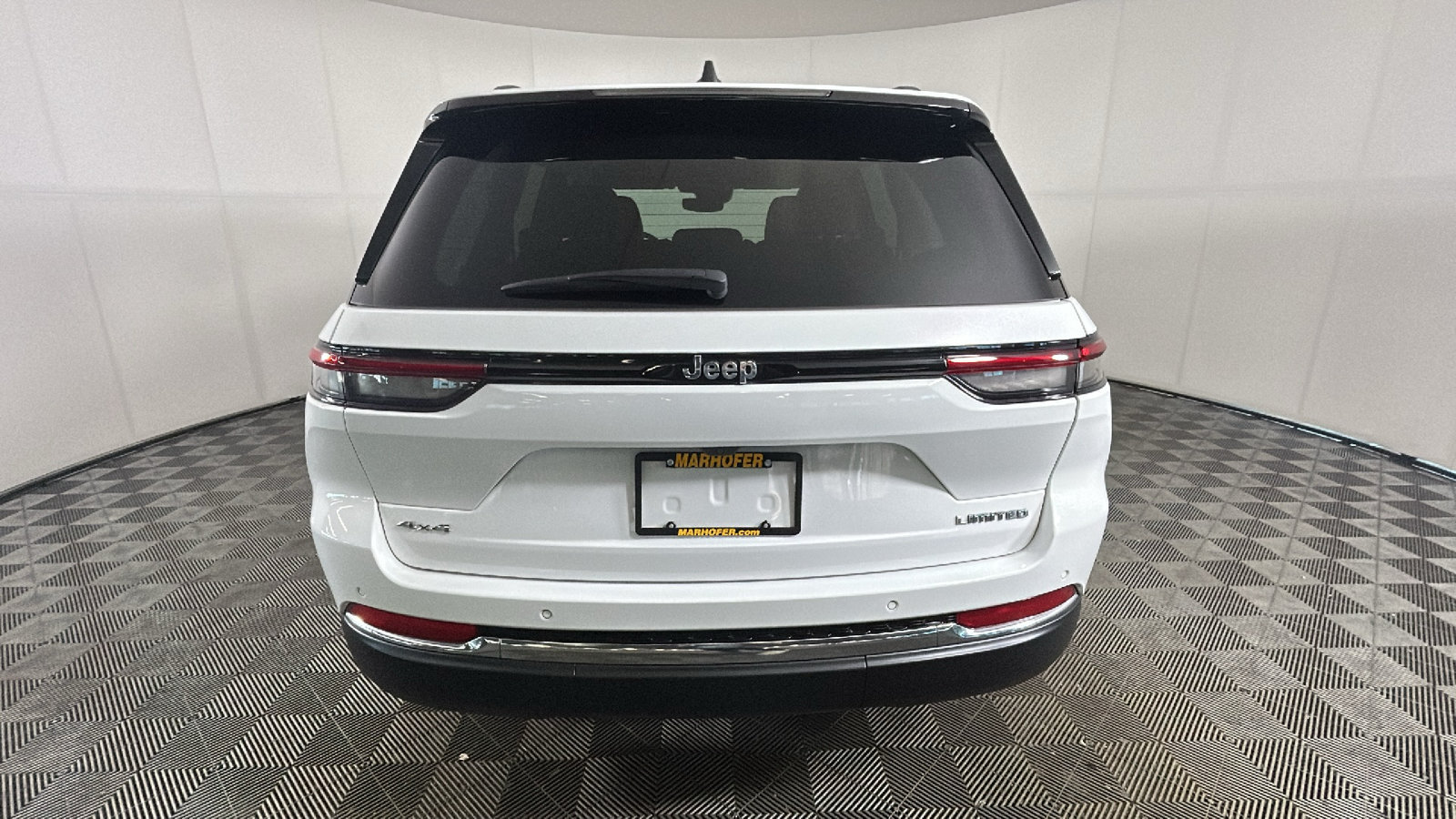 Used 2023 Jeep Grand Cherokee Limited AWD/4WD image 4