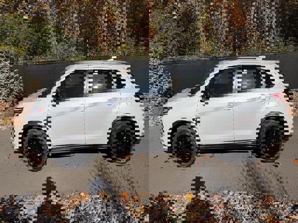 New 2025 Mitsubishi Outlander Sport LE image 2