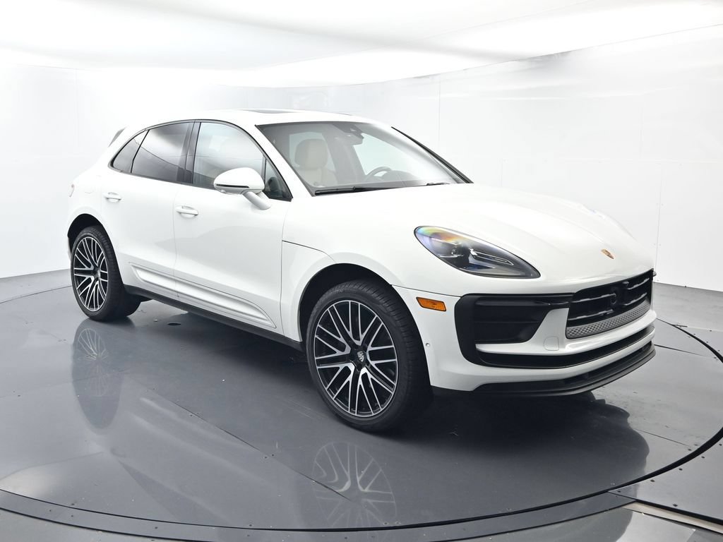 Certified 2024 Porsche Macan AWD/4WD image 17