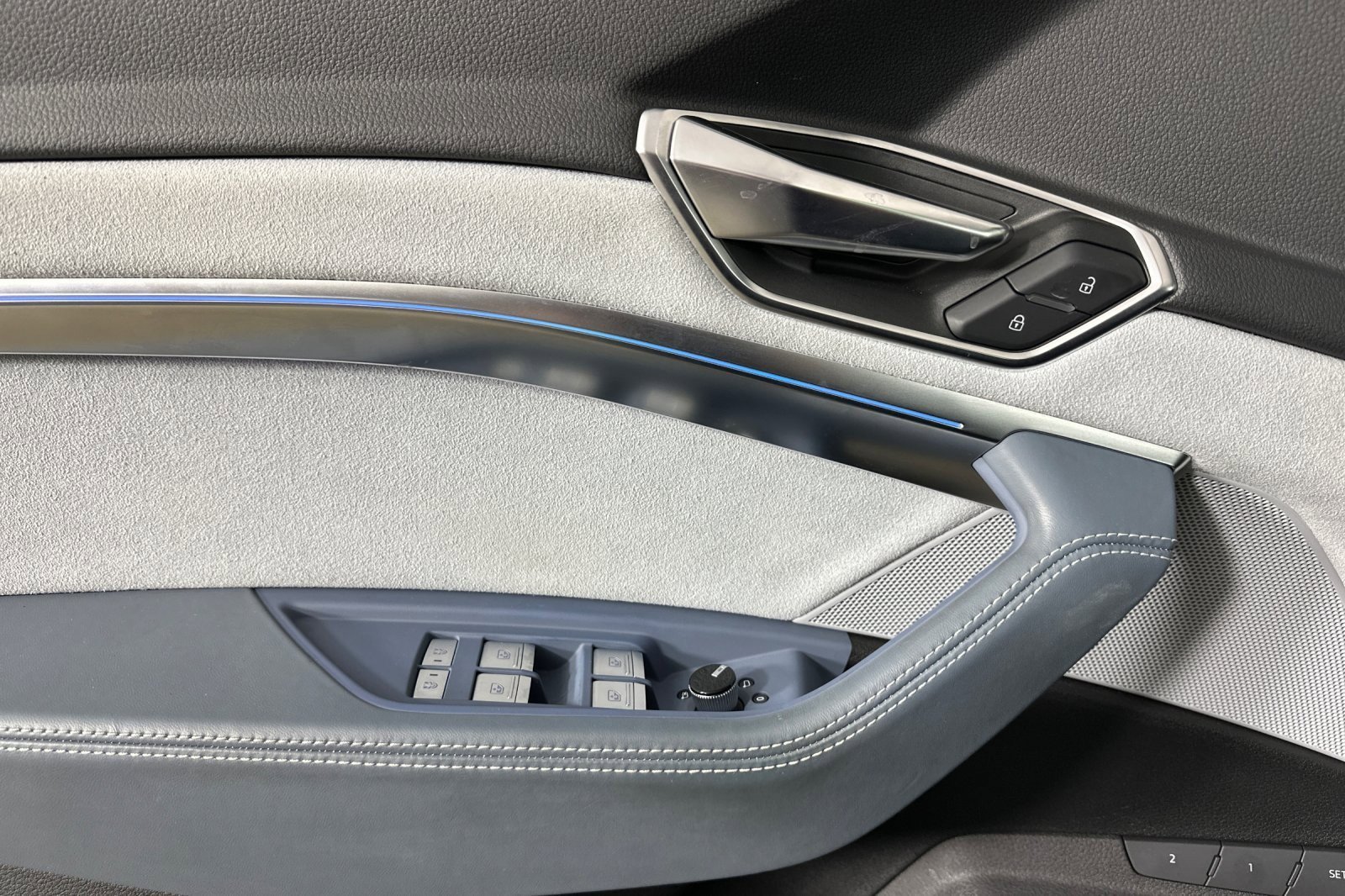 Used 2023 Audi e-tron Prestige w/ Prestige Package image 10