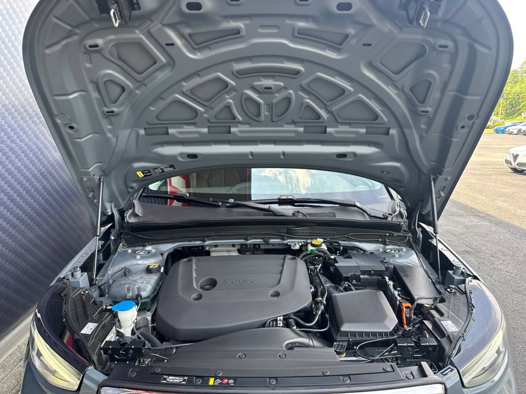 Used 2023 Volvo XC40 B5 Plus AWD/4WD image 21