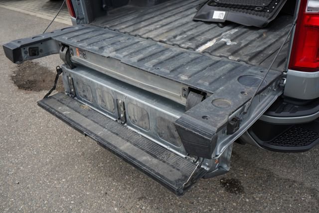 Used 2023 Chevrolet Silverado 1500 RST w/ Redline Edition AWD/4WD image 14