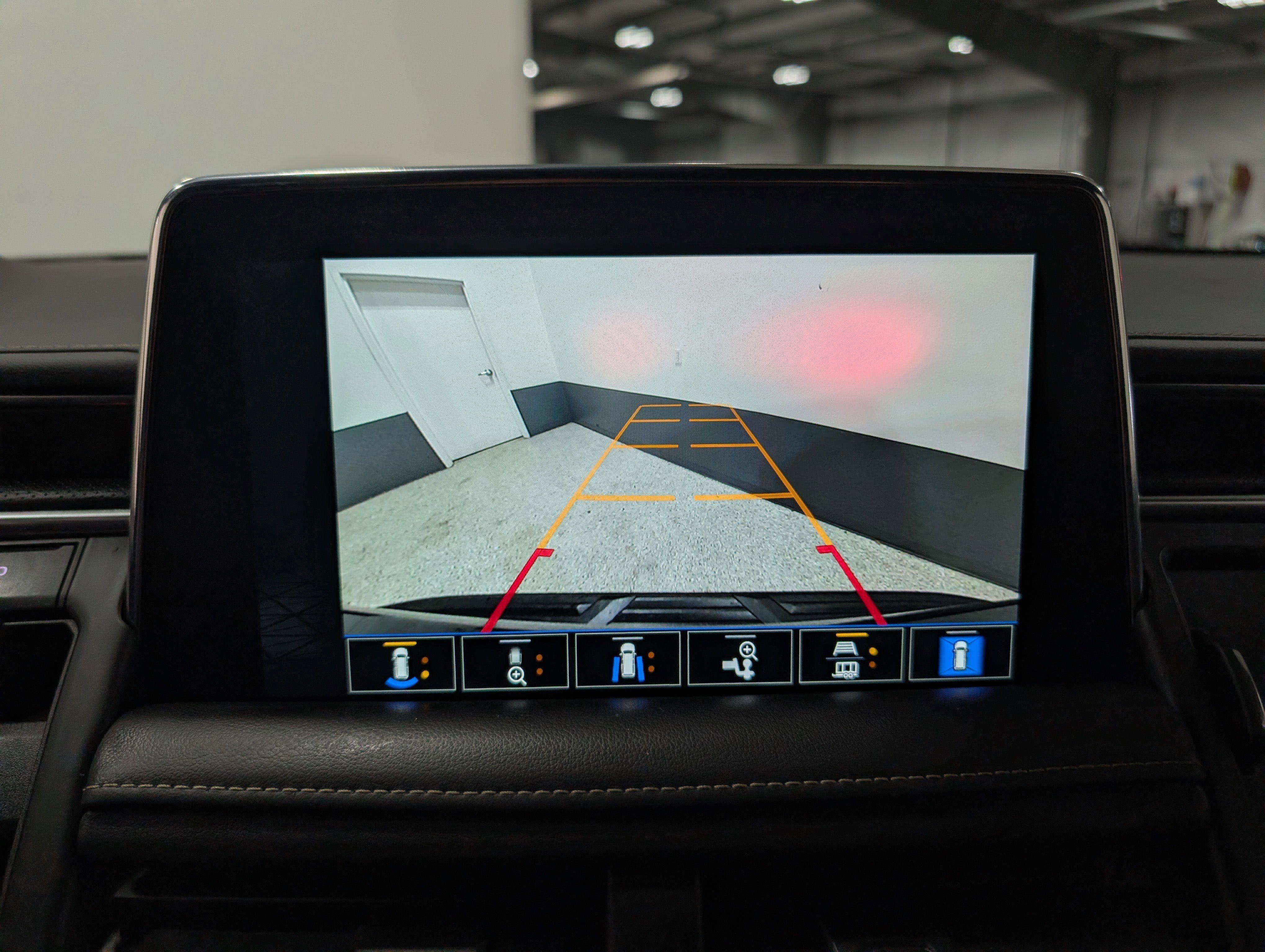 Used 2022 GMC Yukon XL SLT w/ SLT Luxury Package image 31