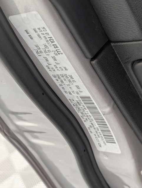 Used 2020 Jeep Grand Cherokee Laredo RWD image 34