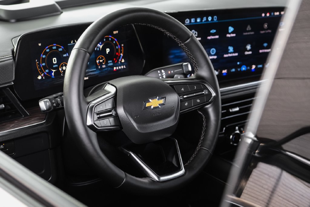 Used 2026 Chevrolet Suburban Premier RWD image 11