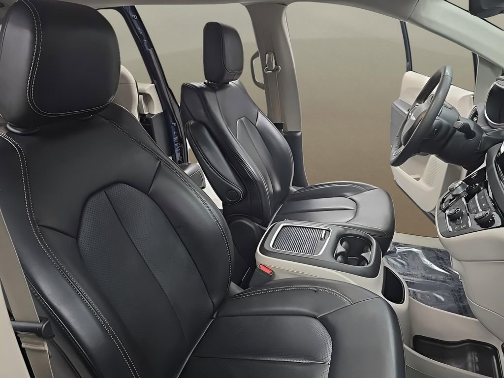 Used 2024 Chrysler Pacifica Touring-L image 20