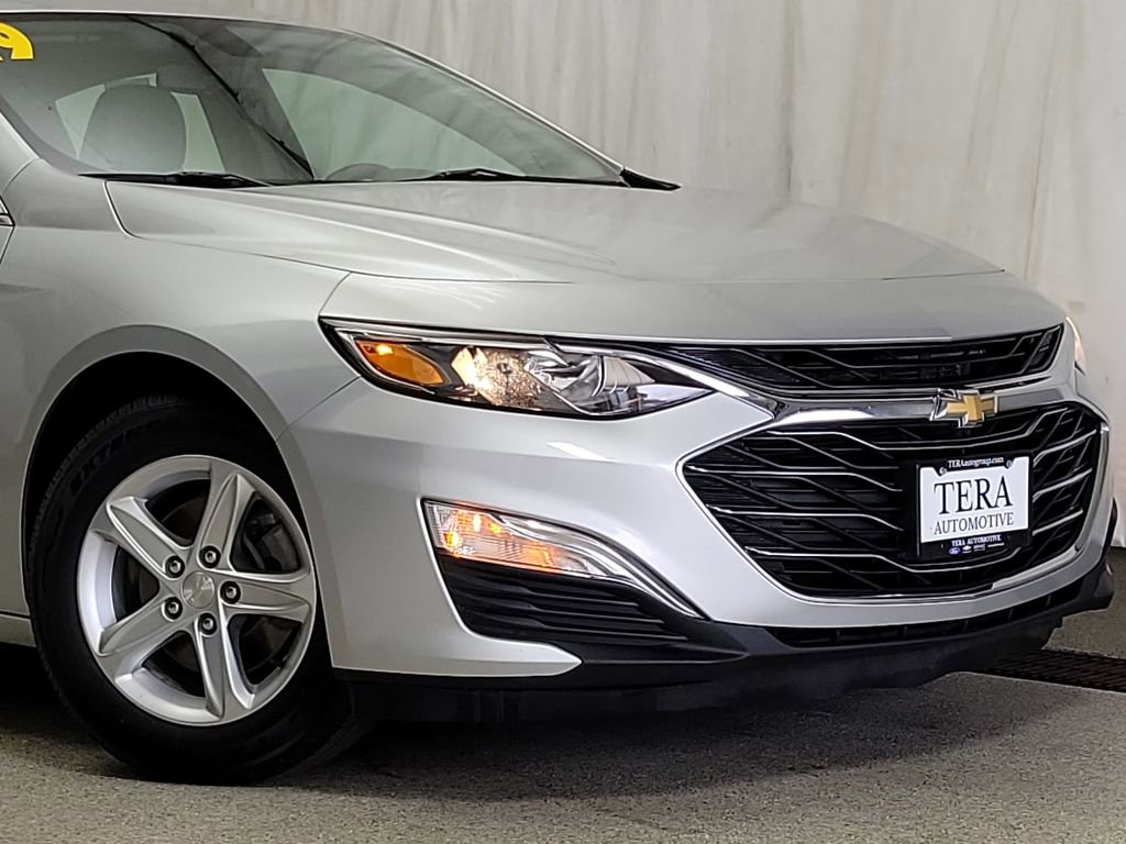 Used 2019 Chevrolet Malibu LS image 2