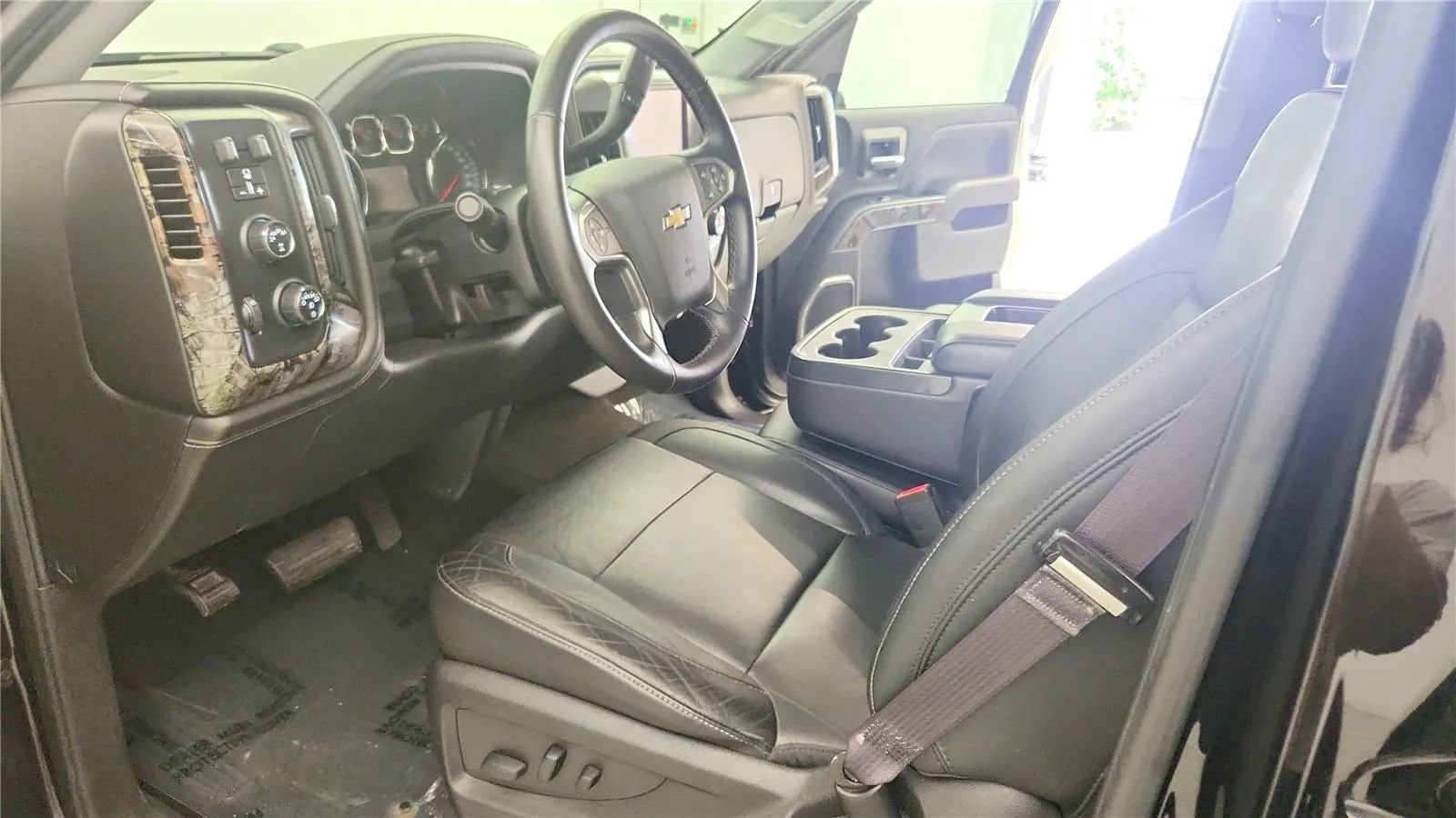Used 2017 Chevrolet Silverado 1500 LTZ Z71 w/ Realtree Edition AWD/4WD image 22