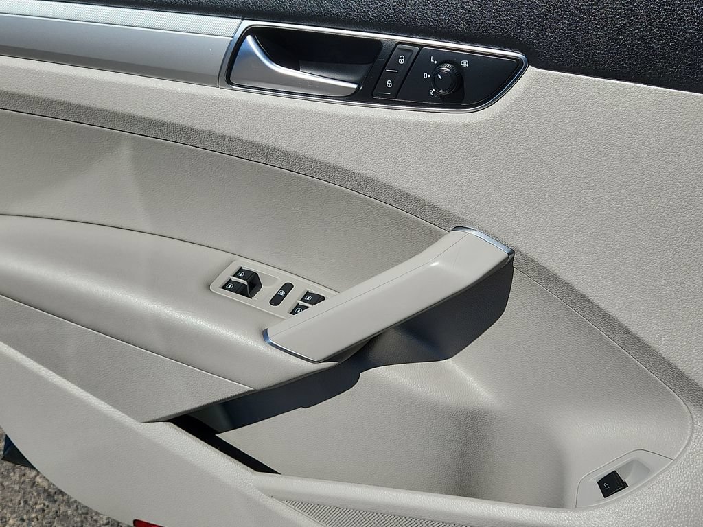 Used 2019 Volkswagen Passat 2.0T Wolfsburg w/ Wheels & Sunroof Package FWD image 7