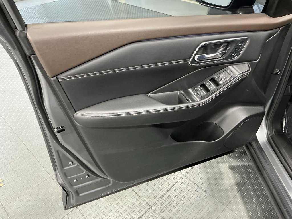 Used 2023 Nissan Rogue Platinum w/ Platinum Premium Package image 34