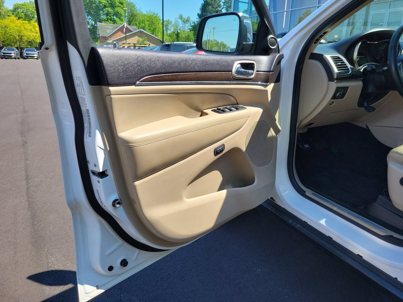 Used 2014 Jeep Grand Cherokee Limited AWD/4WD image 7