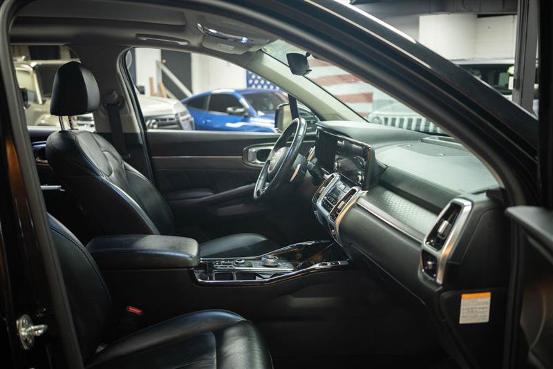 Used 2022 Kia Sorento SX w/ Panoramic Sunroof Package image 14