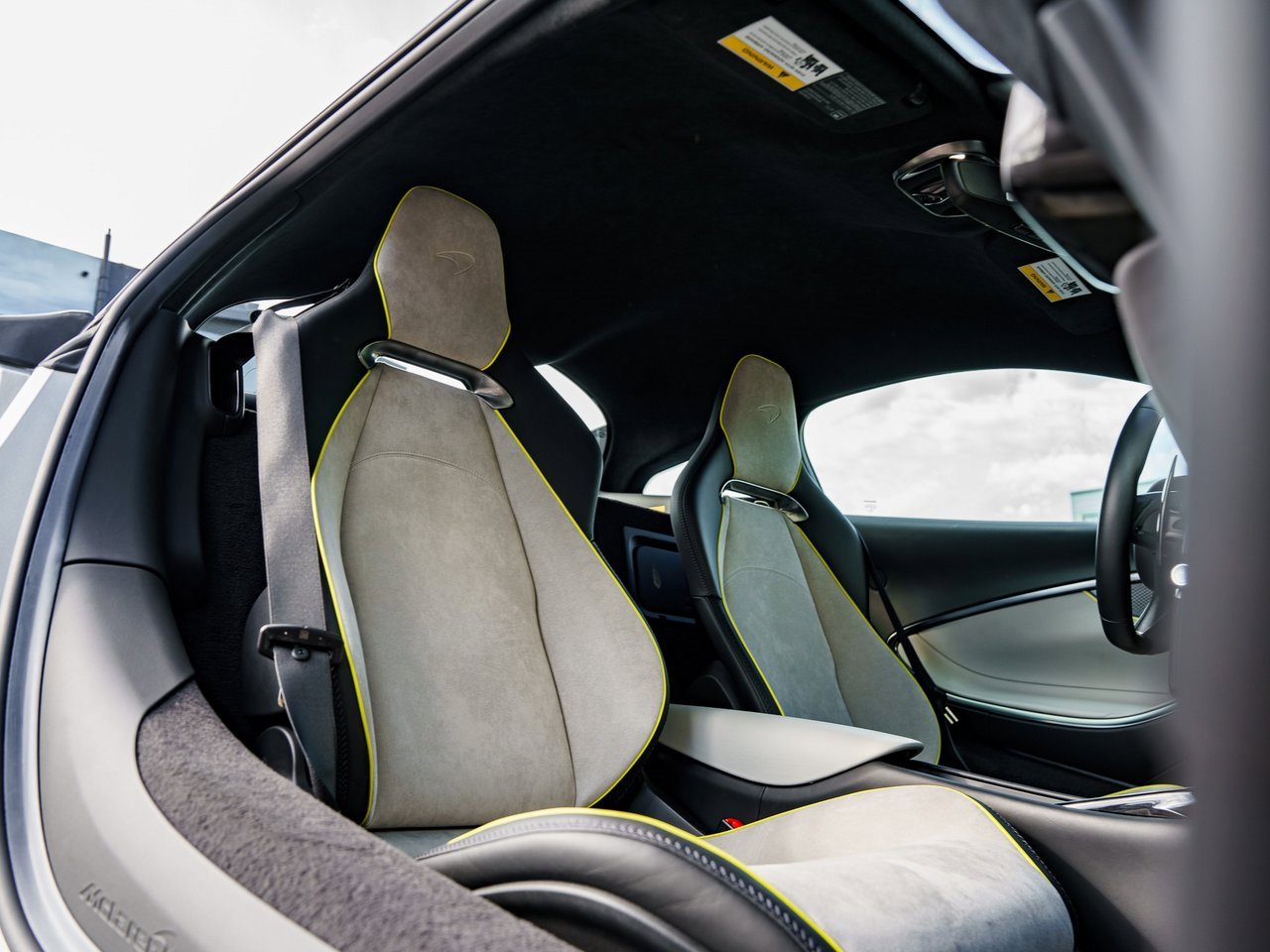 Used 2023 McLaren Artura image 15