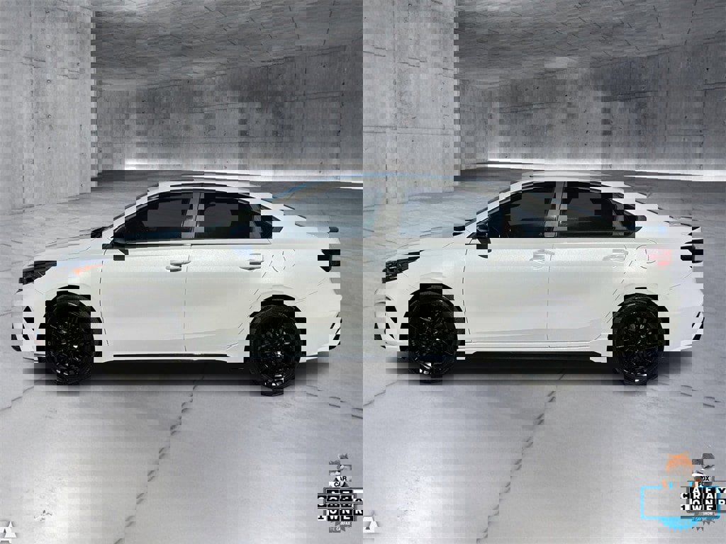 Used 2024 Kia Forte GT-Line w/ GT-Line Premium Package image 3