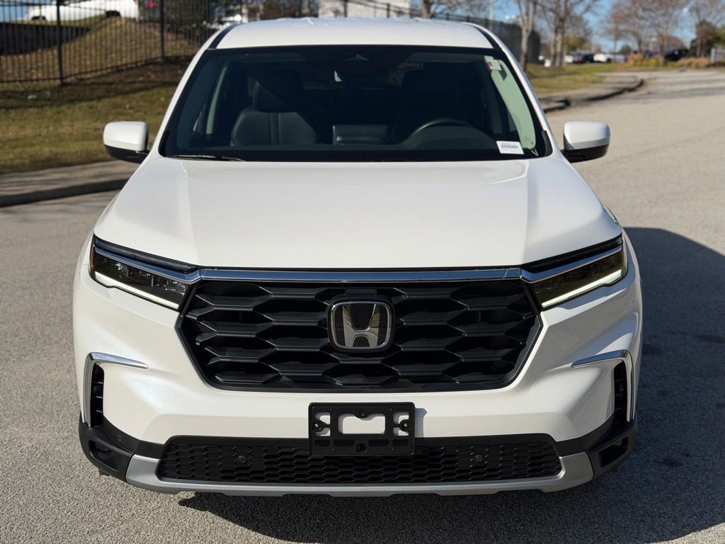 Used 2025 Honda Pilot EX-L image 3