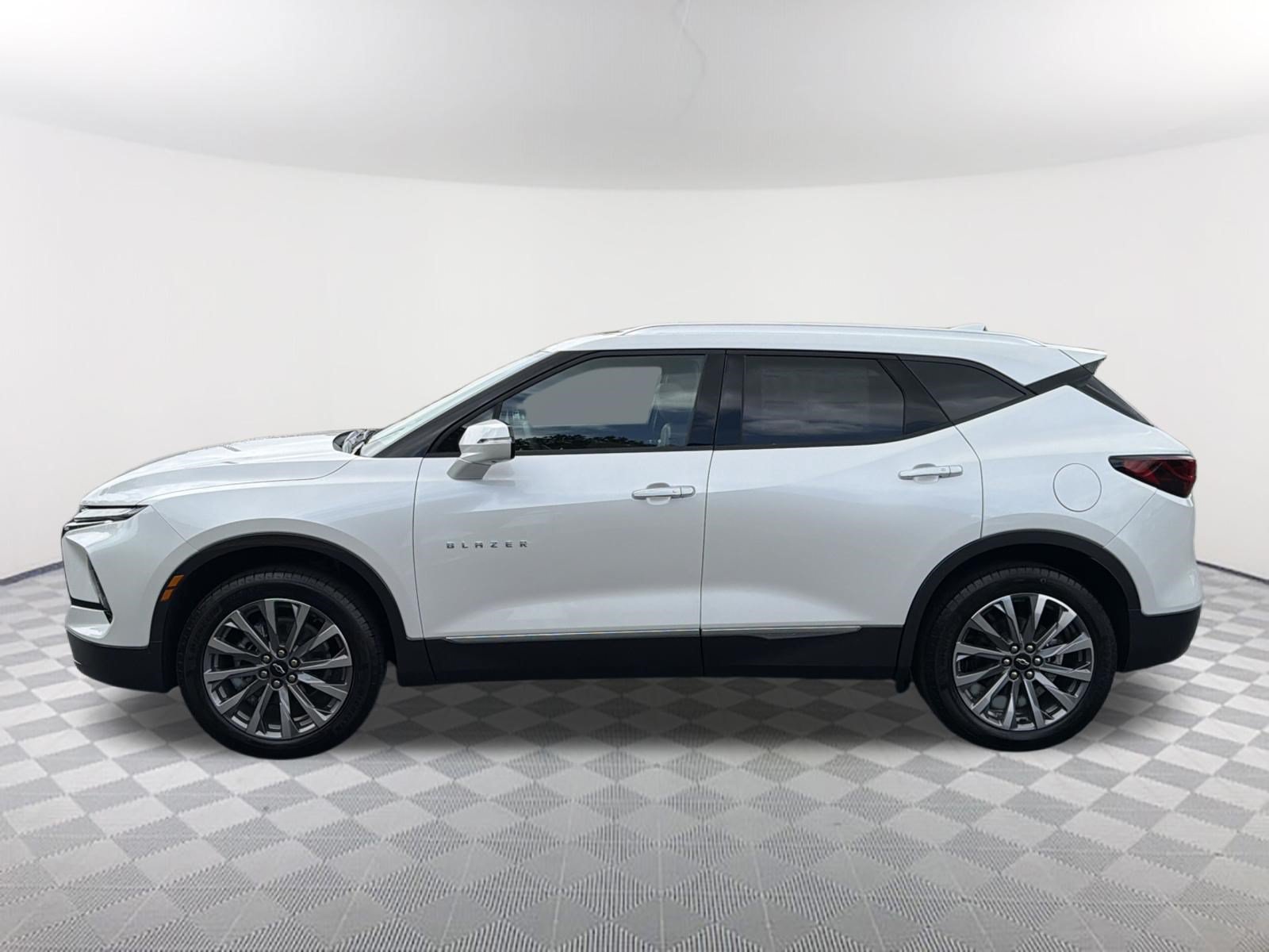 Used 2025 Chevrolet Blazer Premier w/ Driver Confidence II Package FWD image 8