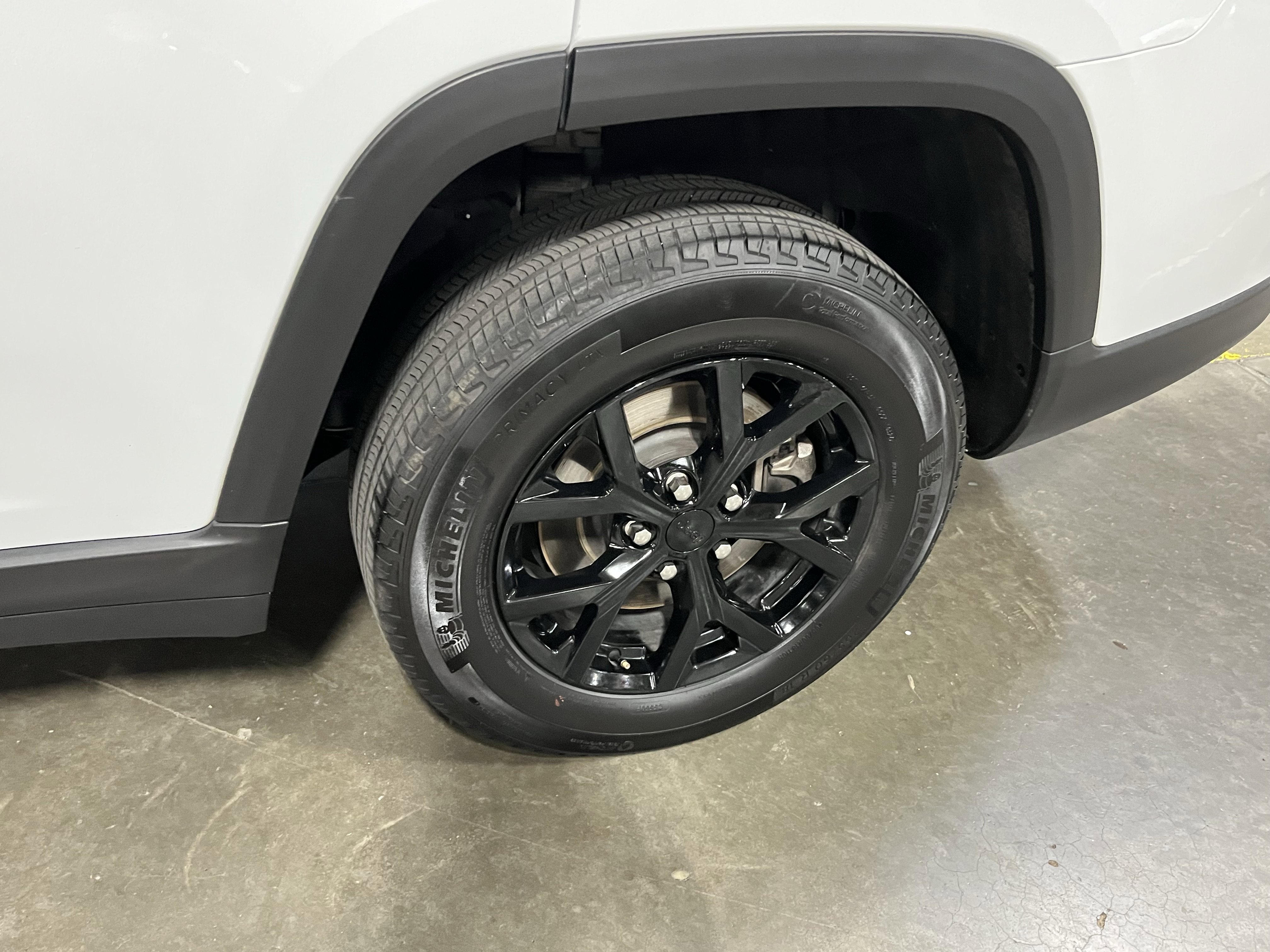 Used 2024 Jeep Grand Cherokee L Laredo image 25