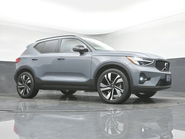 Used 2023 Volvo XC40 B5 Plus w/ Protection Package Premier image 34