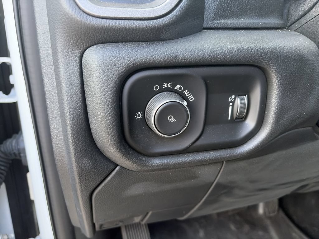 Used 2021 RAM 2500 Tradesman w/ Chrome Appearance Group AWD/4WD image 19