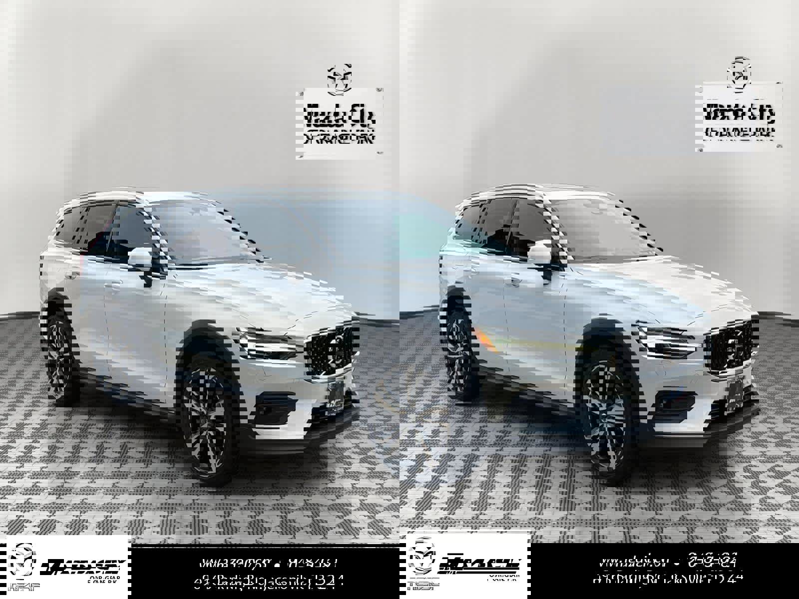 Used 2023 Volvo V60 B5 Cross Country Plus