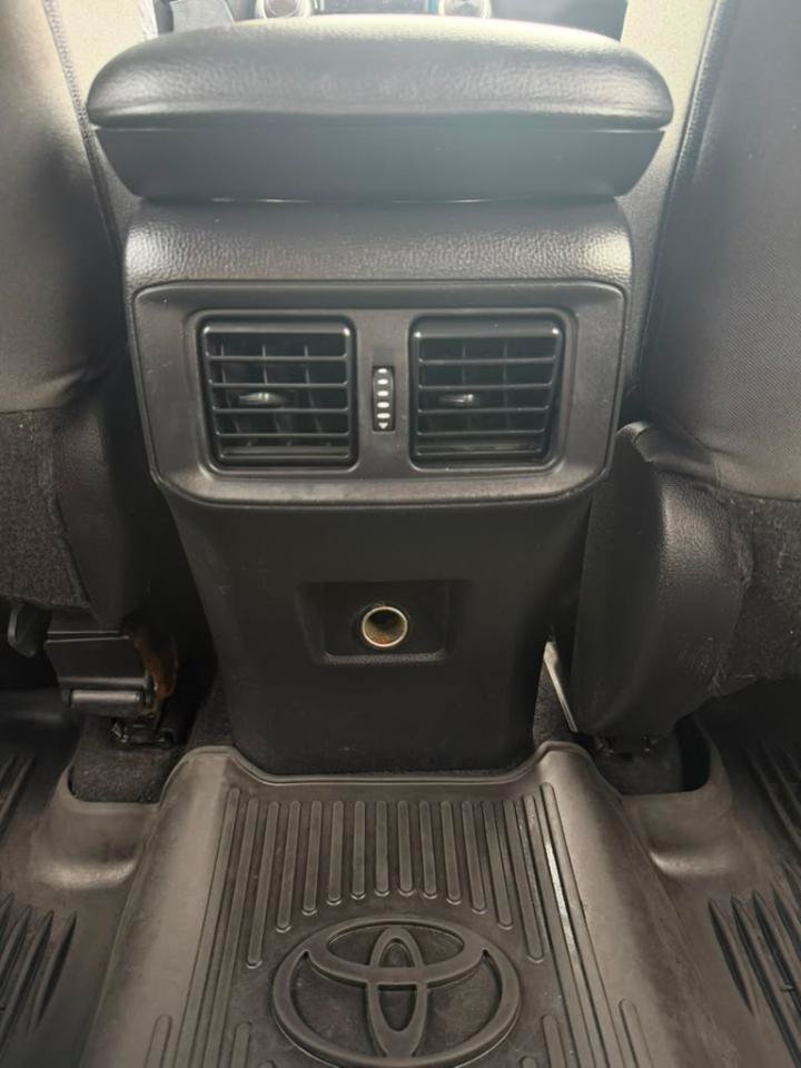Used 2022 Toyota RAV4 LE AWD/4WD image 29