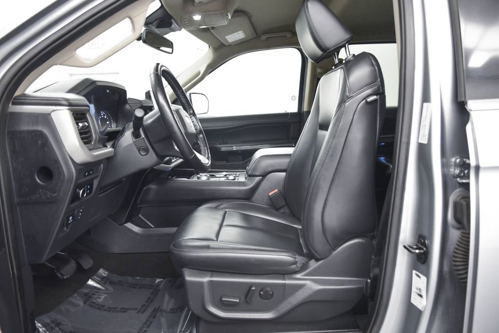 Used 2023 Ford Expedition XLT image 13