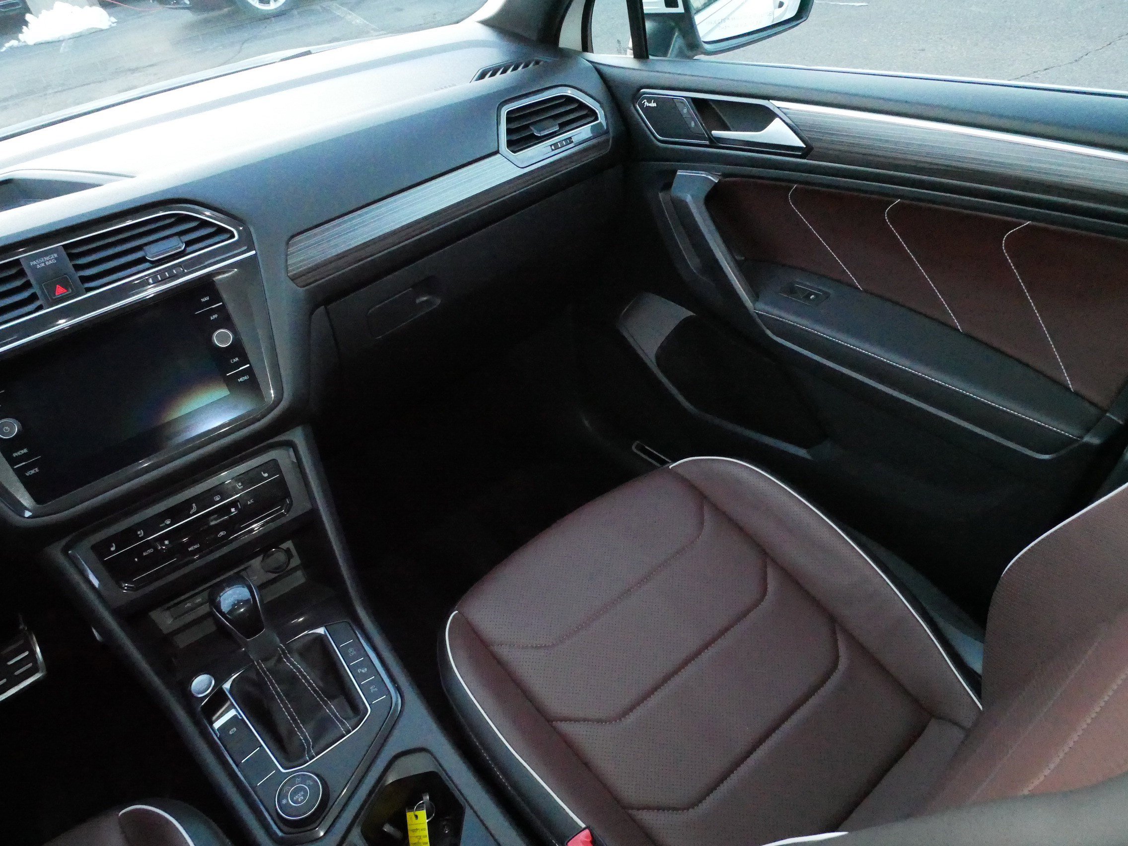 Certified 2022 Volkswagen Tiguan SEL R-Line image 11