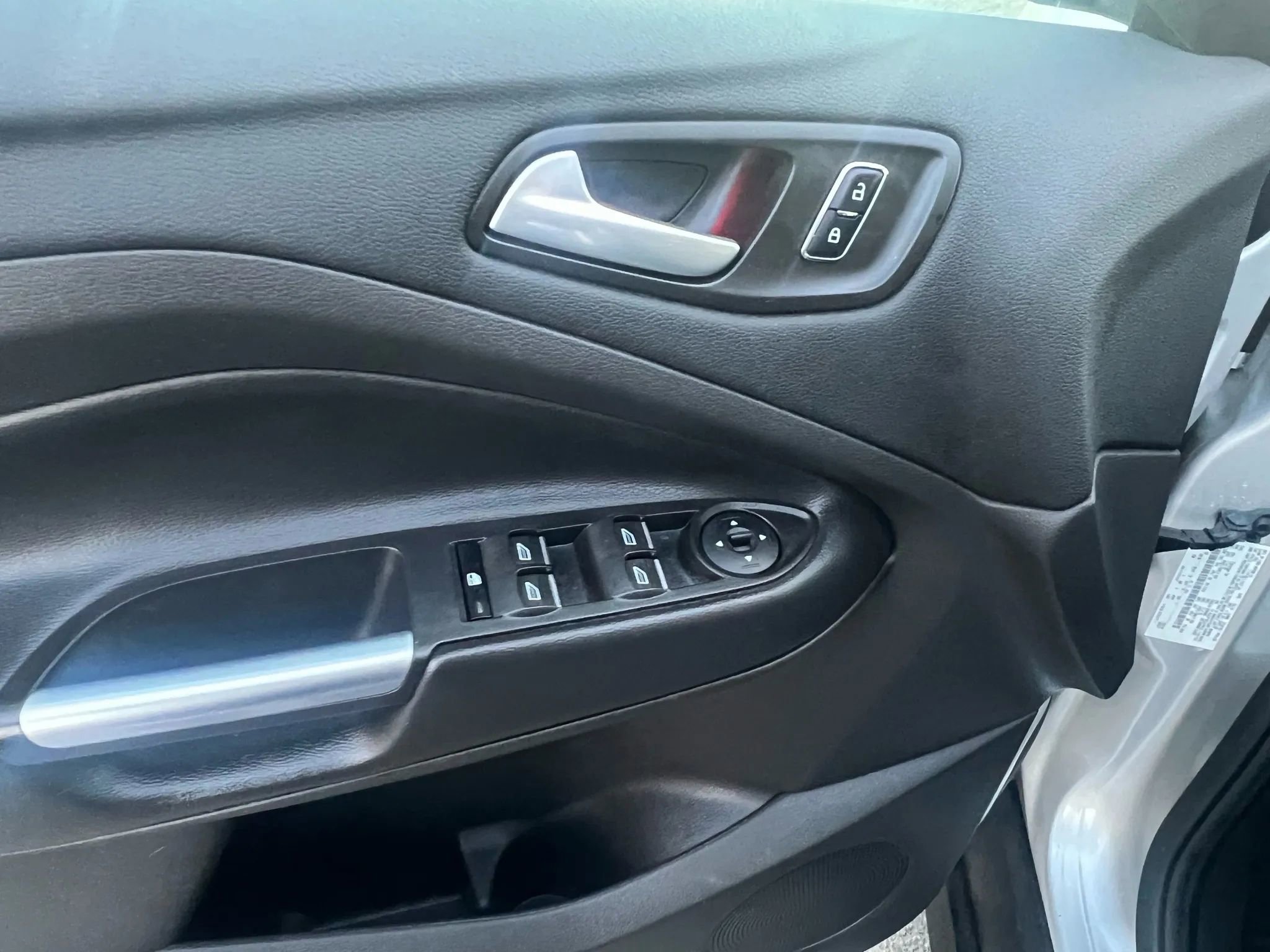 Used 2016 Ford C-MAX Energi SEL image 18