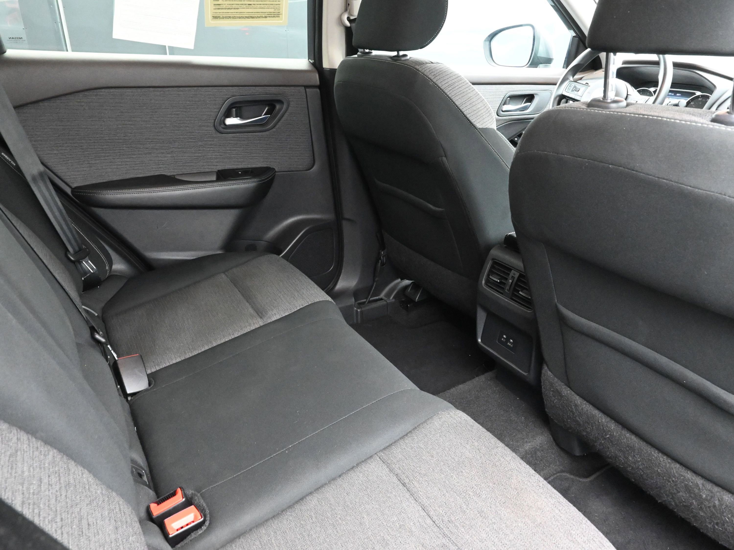 Used 2021 Nissan Rogue SV image 24