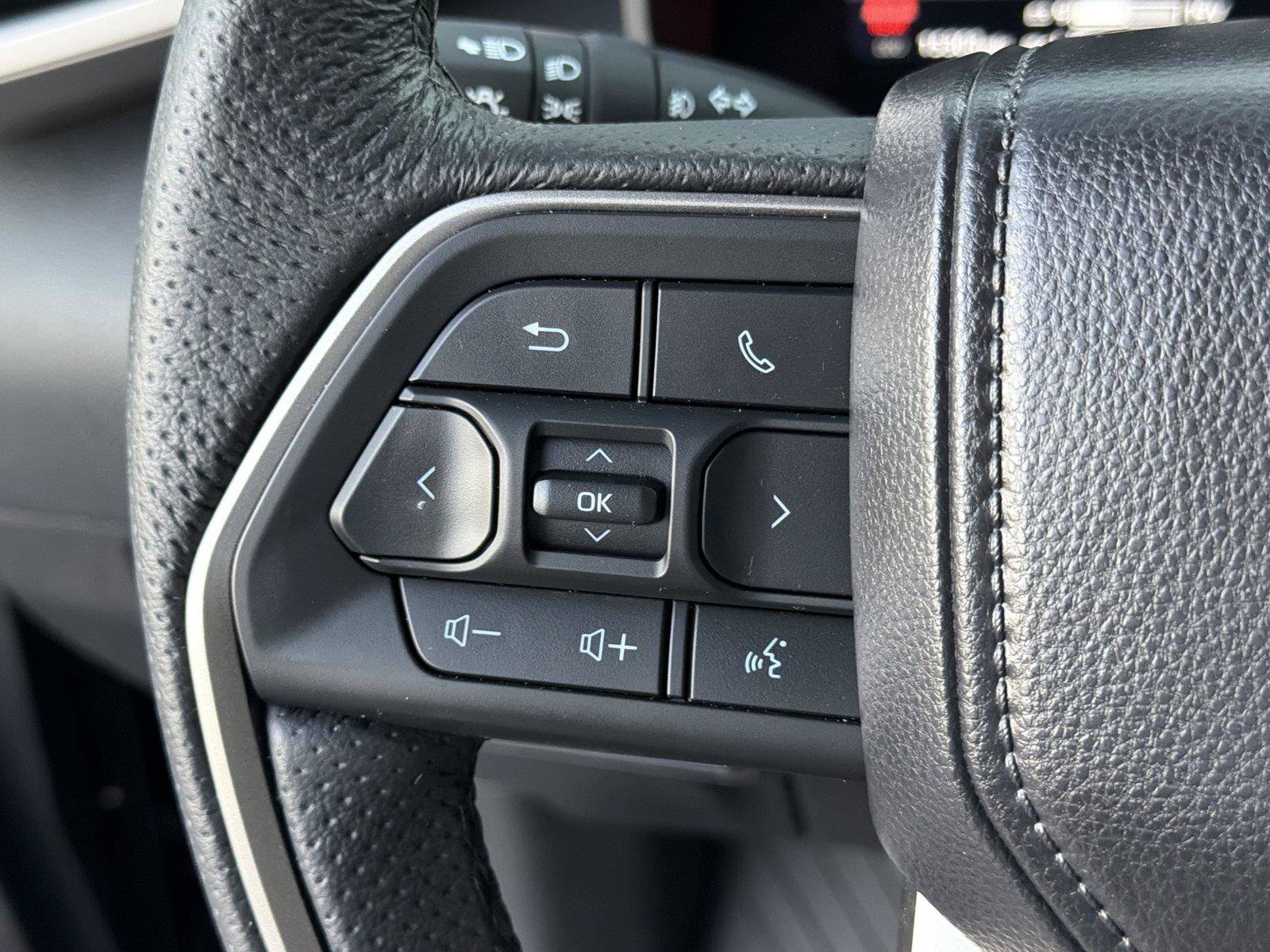 Used 2025 Toyota Tundra Limited AWD/4WD image 24