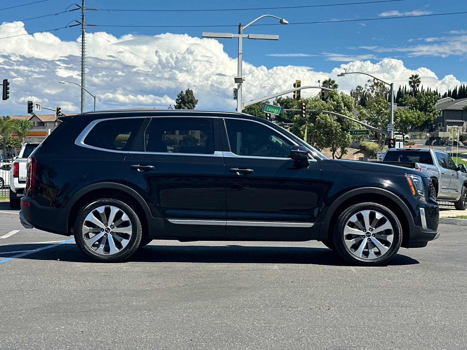 Used 2020 Kia Telluride S FWD image 6