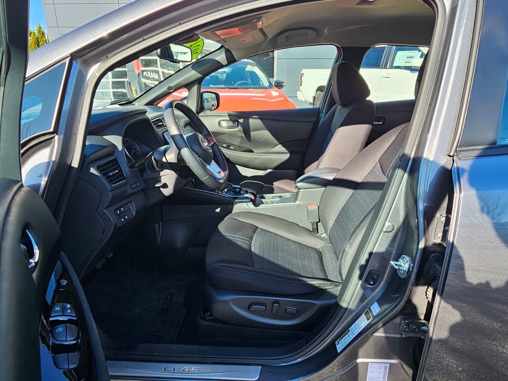Certified 2024 Nissan Leaf SV Plus image 17